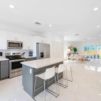 Family-Friendly Townhouse w Private Parking Included