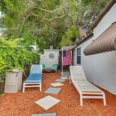 3 Mi to Beach Hollywood Studio with Yard!