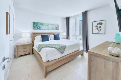 a bedroom with a large bed and a window at Tiffany Shoreline - PH Floor, Ocean View, Walk to beach in Fort Lauderdale