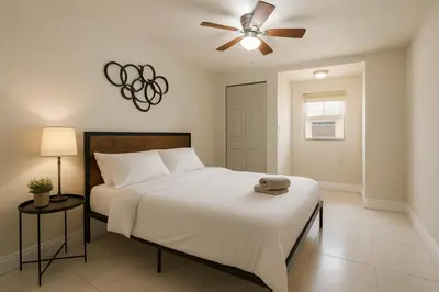 a bedroom with a bed and a ceiling fan at La sama Wynwood in Miami