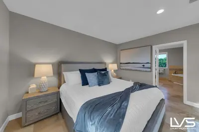 a bedroom with a king sized bed and a window at Villa Marea - Heated Pool Spa & Water Views in Fort Lauderdale