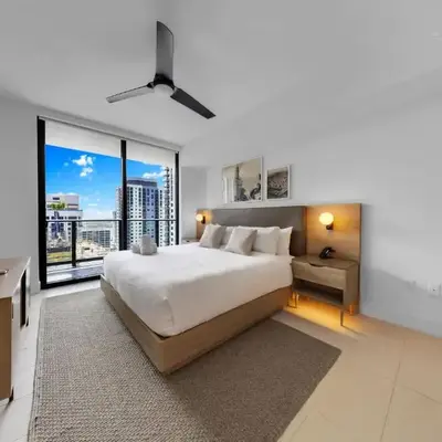 Modern 1-BD Condo in Downtown Miami City Views