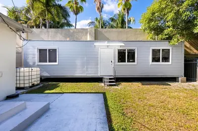 Gallery image of PS5 Container Home Big Backyard Cornhole