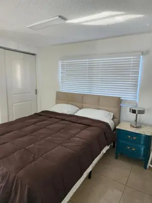 a bedroom with a large bed and a window at 1161 Efficency Miami-Lakes in Tamiami
