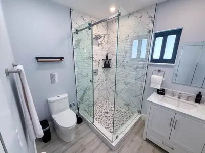 a bathroom with a shower with a toilet and a sink at The LuxeLanding MIA- Swimming pool, Oasis Lounge, Mini Golf, BBQ and Hibachi Grill , and Outdoor Games in Miami