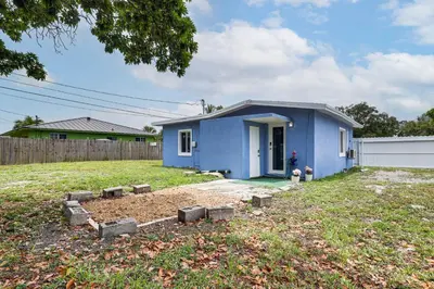 a blue tiny house in a yard at 8 Mi to Design District Miami Home with Yard in Miami