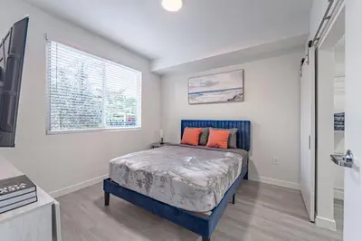 a bedroom with a bed and a window at Devereaux Miami Luxury 2 Bedroom Apartment in Biscayne Gardens