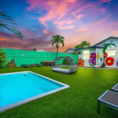 La Casa Flora Private PoolHot tubSleeps 18