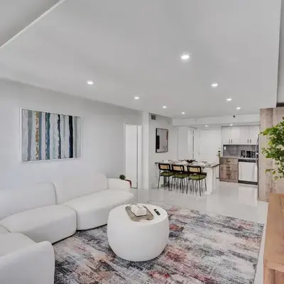 Bright Beachside 4 Bedrooms 2 Bathrooms Condo Pools Gym and Sauna Access 616