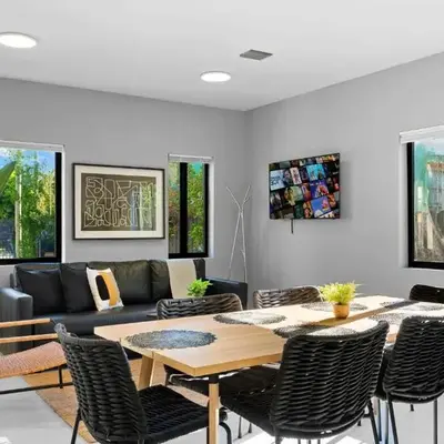 Comfortable Townhouse - Free Parking Included