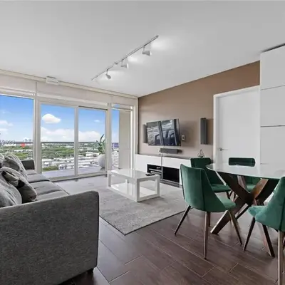Midtown Miami Getaway-with pool n parking