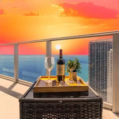 Hollywood Oceanfront Apt
