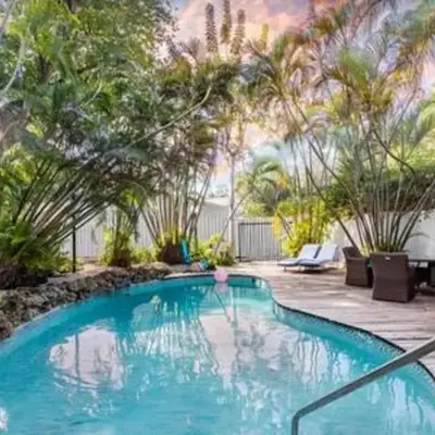 1720 Wa Kee 1B · 4 Queen Beds Sleep 8 Pool Parking Wi-Fi Patio