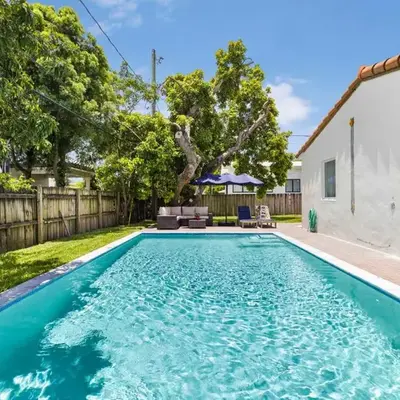 Modern 4BR Retreat with Private Pool - Near Brickell