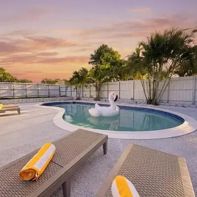 Ultimate Getaway Private Pool & Games Near Beach