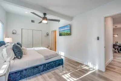 a bedroom with a bed and a ceiling fan at Fox Private Resort- Near Downtown & Beach in Fort Lauderdale