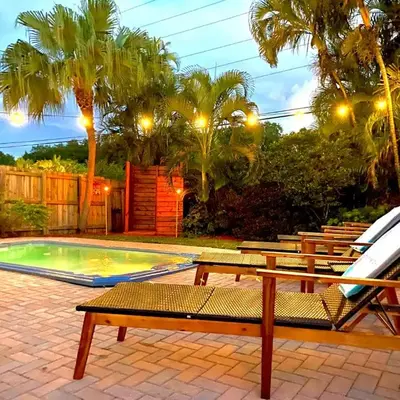 Fox Island Heated Spa- Downtown & Beach