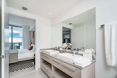 a bathroom with two sinks and a large mirror at Miami Escape 16th Floor – Near Hollywood Beach in Hollywood