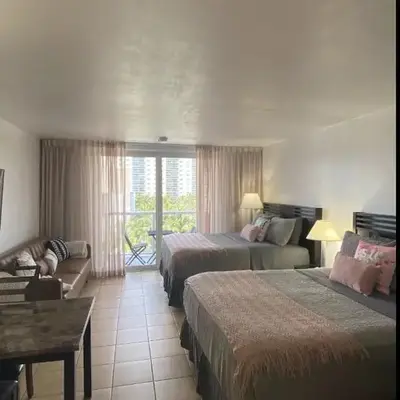 Pet Friendly Studio Beach and Pool Access