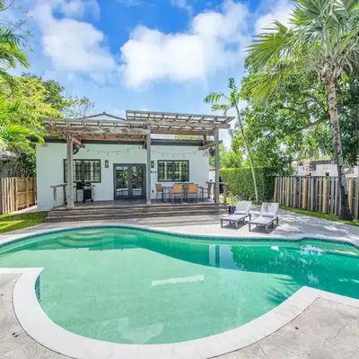 Wonderful Tropical Pool House Miami South Brickell