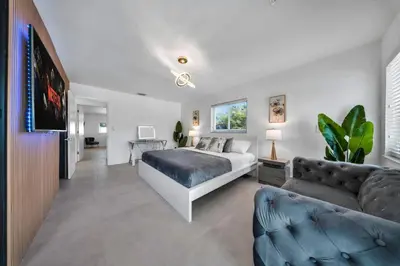 a bedroom with a bed and a couch at Luxury Villa Serena Heated Pool 15 min to Beach in Miami
