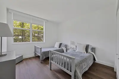 a white bedroom with a bed and a window at Apartamento Aventura 3 habitaciones in Aventura
