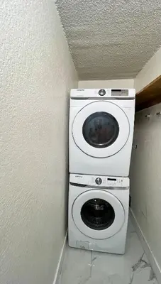 a washer and dryer in a corner of a room at Miami City Escape in Hialeah