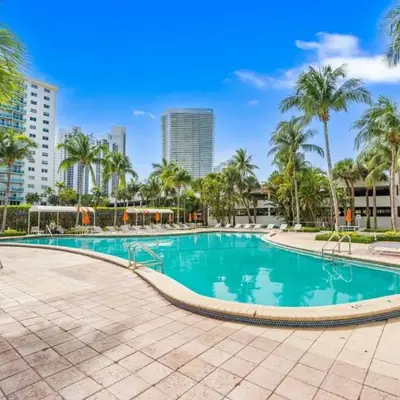 SUNNY ISLES 4BR Pool & Beach Access