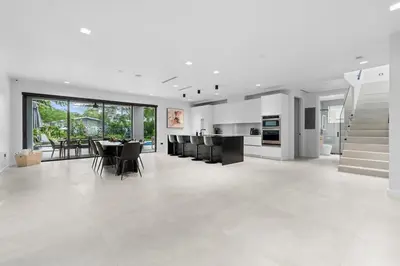 a white living room with a dining room and kitchen at Absolut Luxe 5 Bed Villa with Pool- Great for Group in North Miami Beach