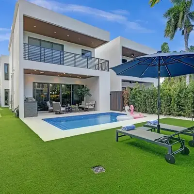 New Luxe Contemporary Home 4BR-4BA with Heated Pool