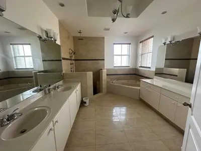 a large bathroom with two sinks and a tub at The Miami Lakes Pool House in Miami Lakes