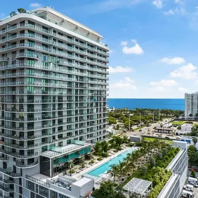 Newest & Elegant Condo - 72 Park
