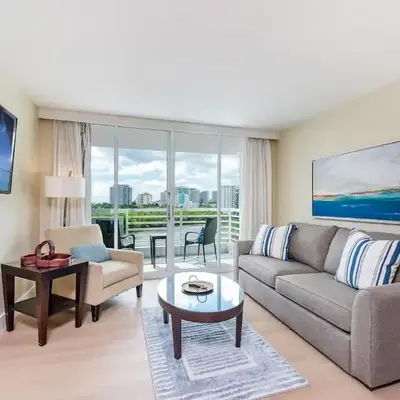 Amazing Intracoastal Views - Walk to the Beach!