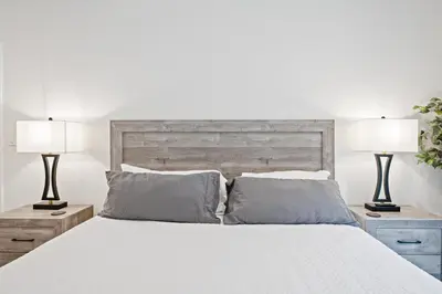 Gallery image of Maison des Isles - Las Olas Pool Home - Walk to Beach and Dining - Up to 4 Adults and 4 Kids under 13 in Fort Lauderdale