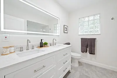 Gallery image of Maison des Isles - Las Olas Pool Home - Walk to Beach and Dining - Up to 4 Adults and 4 Kids under 13 in Fort Lauderdale