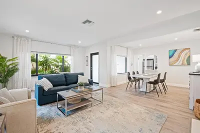 Gallery image of Maison des Isles - Las Olas Pool Home - Walk to Beach and Dining - Up to 4 Adults and 4 Kids under 13 in Fort Lauderdale