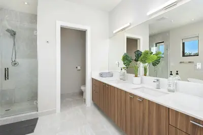 a bathroom with two sinks and a shower at Villa Costa in Hollywood