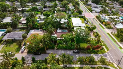 an aerial view of a city with palm trees at Hacienda de Amor - Heated pool - Hot Tub - Firepit in Fort Lauderdale