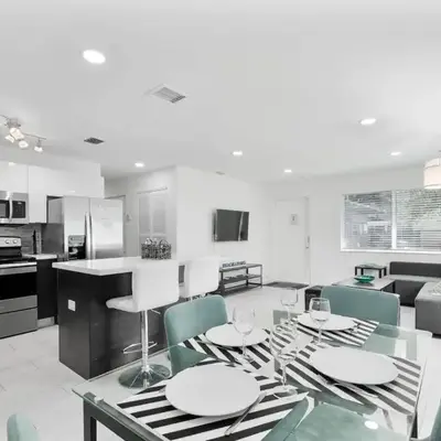 Modern 2BR Near Wynwood and Design District