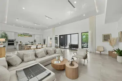 a living room with a white couch and a table at Villa Coral Wave in Miami