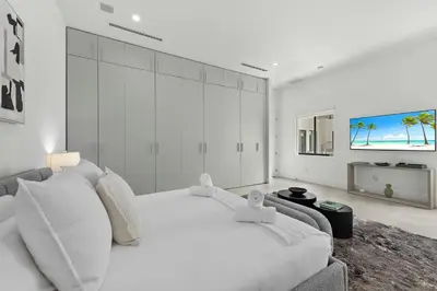 a white bedroom with a large bed and a couch at Villa Coral Wave in Miami