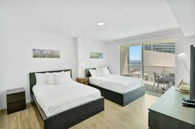 a bedroom with two beds and a desk with a computer at Brickell Bay Condo with Views plus Parking Sleeps 6 in Miami