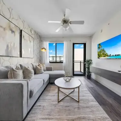 The Serenity in DTWN 3 Min From Las Olas