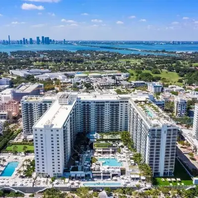 Villa Royale Residences