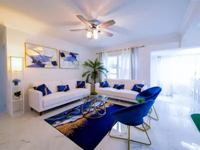 Gallery image of The Blue 4Bedroom Home - Pool & Spa Retreat in North Miami Beach