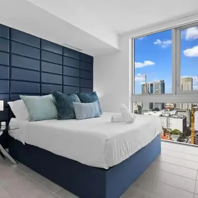 CAL KING BED Downtown Miami Free Parking Pool Gym