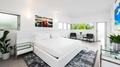 a white bedroom with a white bed and a table at Villa Modern Miami glamour in Miami