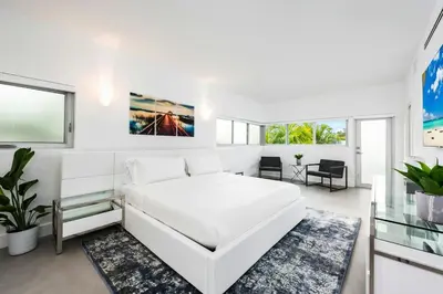 a white bedroom with a large white bed at Villa Modern Miami glamour in Miami