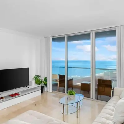 Oceanfront corner unit