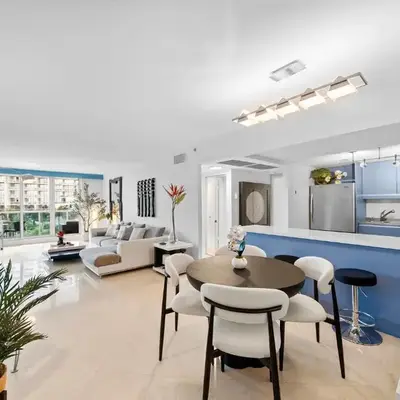 Roney Palace 408